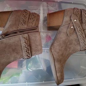 Women's shoe boots